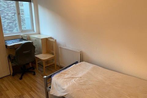 Studio to rent, Tower Bridge Road, London Bridge SE1