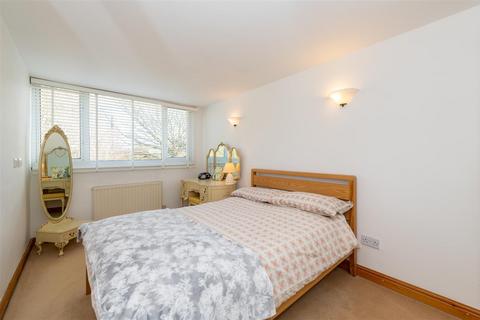 25 Froxmere Road, Crowle, Worcester, WR7 4AU
