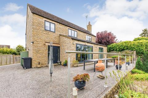 4 bedroom detached house for sale, Cotswold Close, Tredington CV36