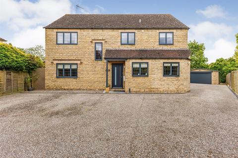 4 bedroom detached house for sale, Cotswold Close, Tredington CV36