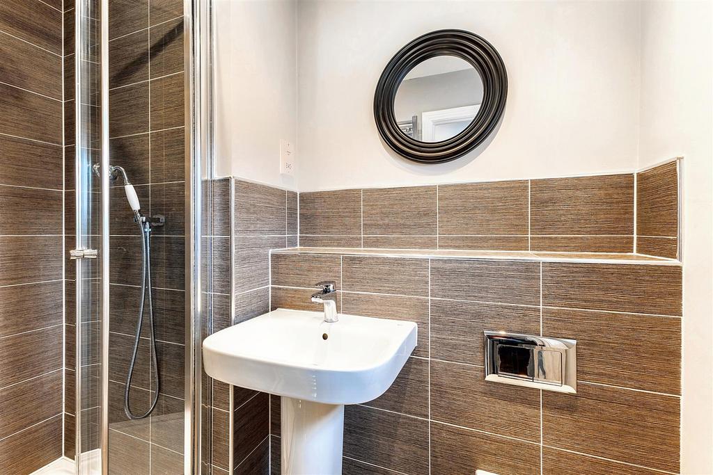 Bathroom- 1, Carr Close.jpeg