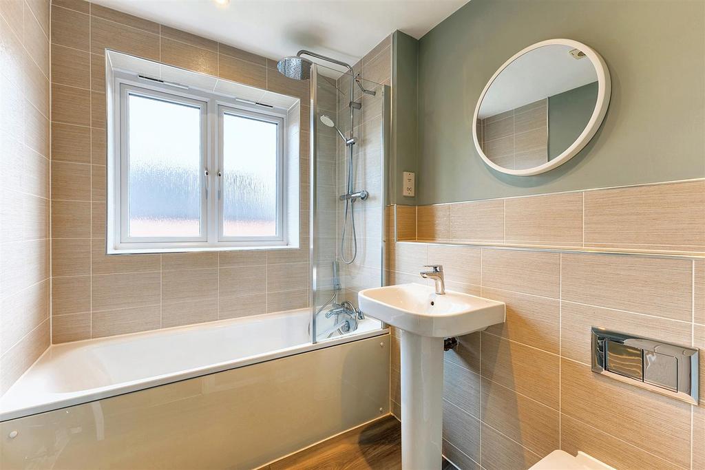 Bathroom x2- 1, Carr Close.jpeg