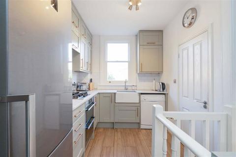 3 bedroom flat for sale, Newton Road, London NW2