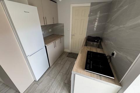 Studio to rent, Orchard Avenue, Hounslow, TW5