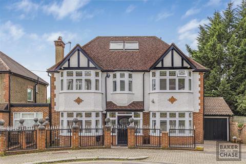 5 bedroom detached house to rent, Elmscott Gardens, London N21