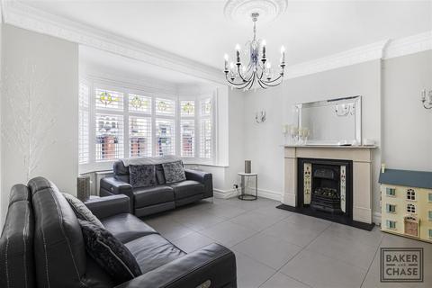 5 bedroom detached house to rent, Elmscott Gardens, London N21