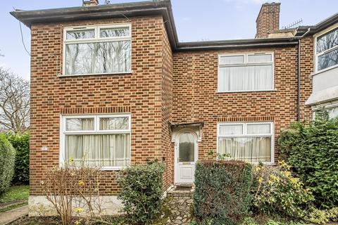 2 bedroom maisonette for sale, Brook Avenue, Edgware, Greater London. HA8 9XD