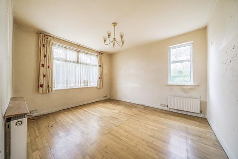 2 bedroom maisonette for sale, Brook Avenue, Edgware, Greater London. HA8 9XD