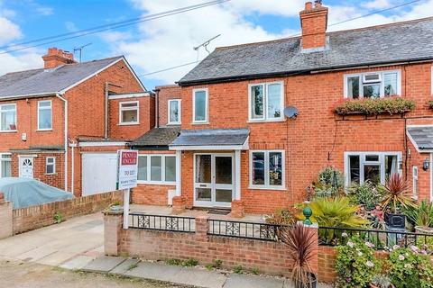 4 bedroom semi-detached house to rent, Heathfield Avenue, RG9 4ED