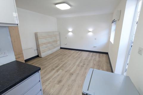 Studio to rent, Northolt Road, South Harrow HA2