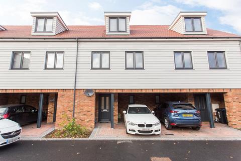 2 bedroom terraced house to rent, Dorman Avenue South, Canterbury, CT3