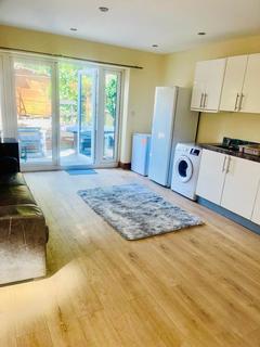 1 bedroom in a house share to rent, Isleworth