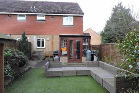 1 bedroom terraced house to rent, Viscount Gardens, Byfleet KT14