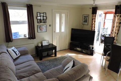 1 bedroom terraced house to rent, Viscount Gardens, Byfleet KT14