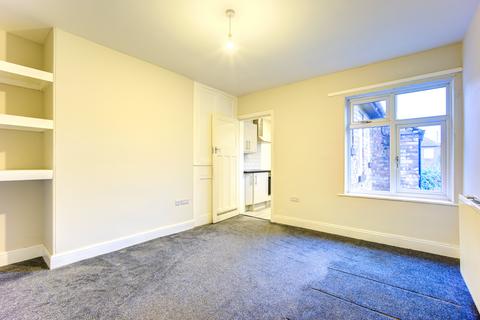 3 bedroom flat to rent, Ovington Grove , Fenham,