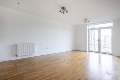 2 bedroom flat for sale, Lakeside Drive, London NW10