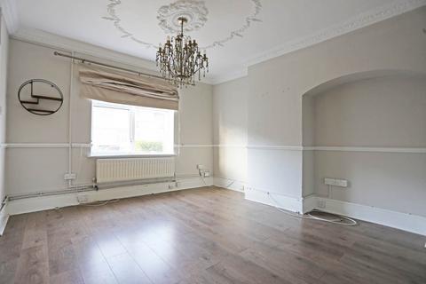 2 bedroom end of terrace house to rent, Bonham Road, Dagenham, RM8