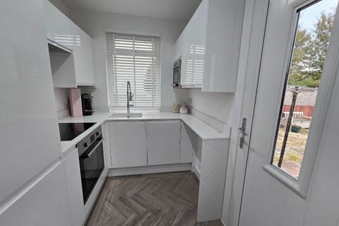 2 bedroom flat to rent, Aros Drive, Glasgow