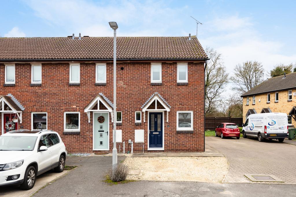 14 Field Close, HP20 1 XR-18