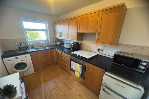 1 bedroom flat to rent, 1 bedroom Top Floor Flat in Leigh on Sea