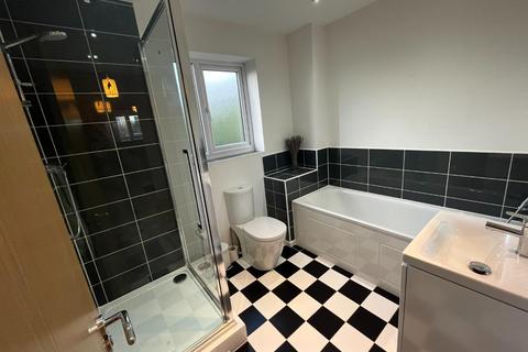 4 bedroom house to rent, Mallow Drive, Salford