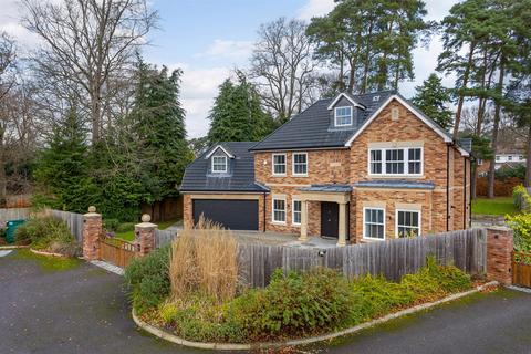 Llanvair Close, Ascot