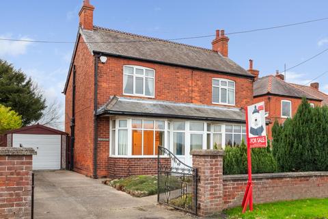 3 bedroom detached house for sale, Barrow Road, New Holland, Barrow Upon Humber, North Lincolnshire, DN19