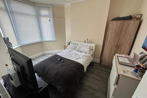 5 bedroom terraced house to rent, Dogfield Street, Cathays, Cardiff