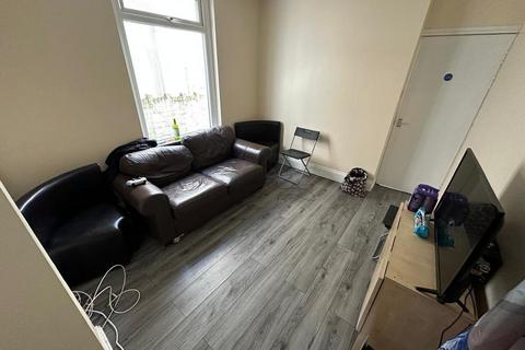 5 bedroom terraced house to rent, Dogfield Street, Cathays, Cardiff