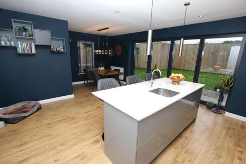 4 bedroom semi-detached house for sale, The Hill Top, Monk Bretton