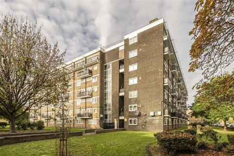 Studio for sale, St. Saviours Estate, London SE1