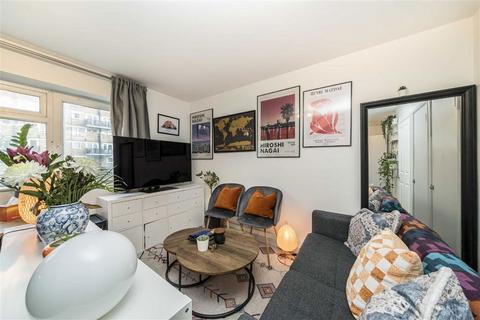 Studio for sale, St. Saviours Estate, London SE1