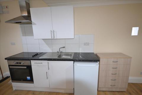 Studio to rent, Stag Lane, London, NW9