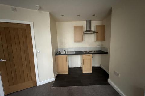 Studio to rent, Hick Lane, Batley WF17