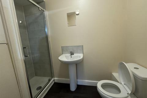 Studio to rent, Hick Lane, Batley WF17