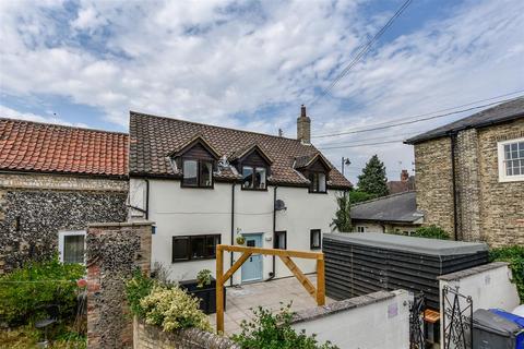 4 bedroom terraced house to rent, Queensway, Mildenhall