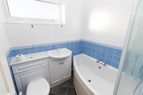 2 bedroom terraced house to rent, Salters Close, Newcastle Upon Tyne