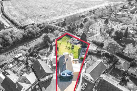 Greville Smith Avenue, Whitnash, Royal Leamington Spa - Potential Land To The Rear Garden For Developers (STPP)