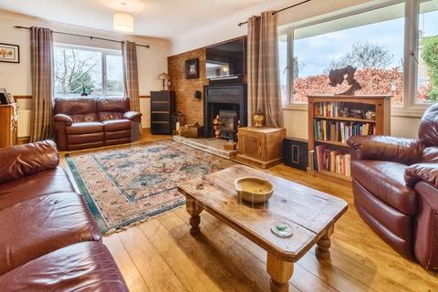 4 Berry Close, Hackleton, Northampton, NN7 2BS