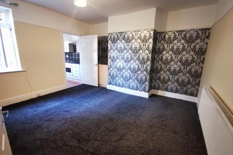 3 bedroom flat to rent, Ovington Grove, Fenham, Newcastle upon Tyne, NE5