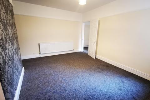 3 bedroom flat to rent, Ovington Grove, Fenham, Newcastle upon Tyne, NE5