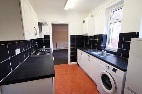 3 bedroom flat to rent, Ovington Grove, Fenham, Newcastle upon Tyne, NE5