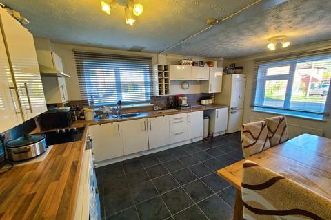 2 Tides Way, Marchwood, Southampton, SO40 4LB
