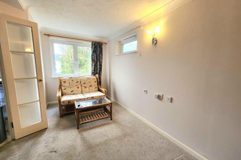 1 bedroom apartment to rent, Hart Dene Court,  Bagshot,  GU19