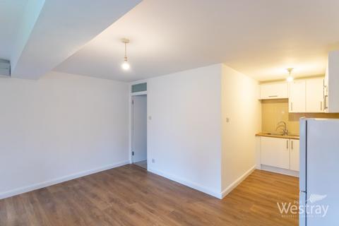 1 bedroom flat to rent, Chatsworth Place, Mitcham CR4