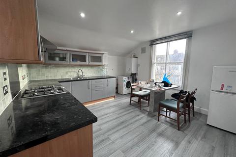 2 bedroom flat to rent, Broxholm Road, London