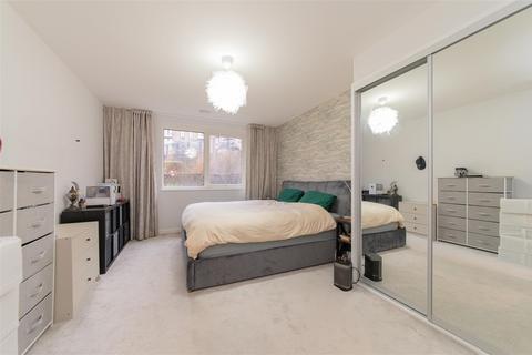 3 bedroom flat for sale, Medawar Drive, Mill Hill, London