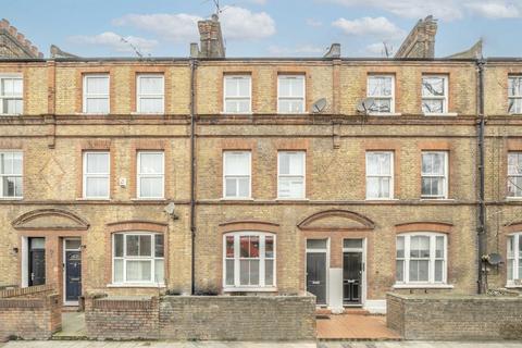 2 bedroom flat for sale, Queenstown Road, London SW8