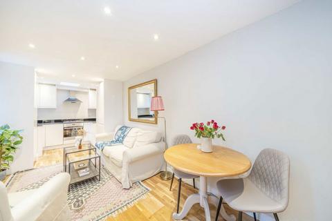 2 bedroom flat for sale, Queenstown Road, London SW8