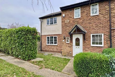 3 bedroom end of terrace house for sale, Skiddaw Close, White Court, Braintree